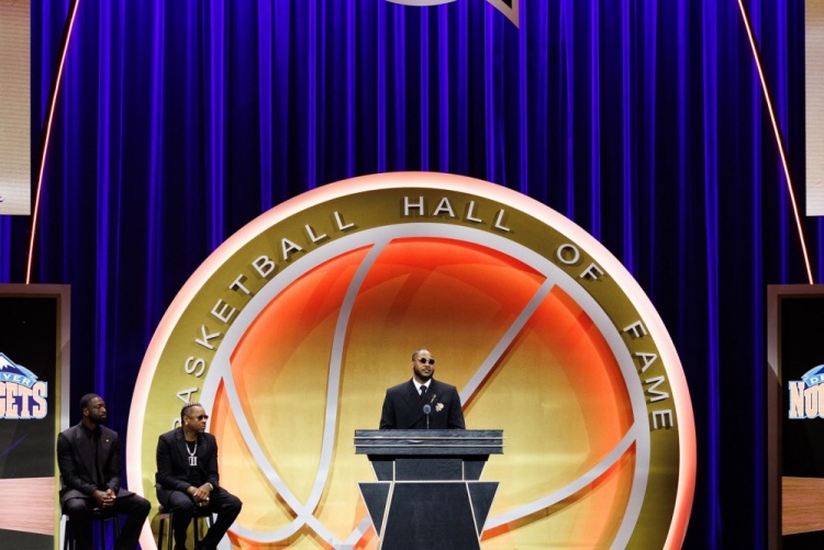 韦德致敬瓜哥:或许生来背负磨难 但你用坚持书写了胜利的篇章!